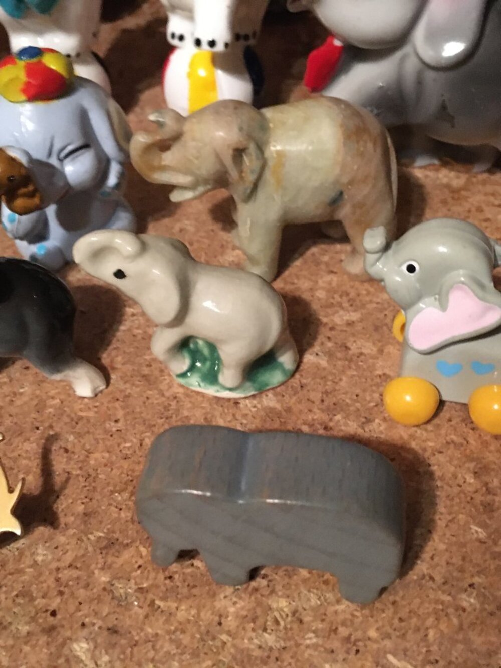 LOT OF 22 ELEPHANT FIGURES CERAMIC PORCELAIN ENESCO CIRCUS JAPAN - Picture 2 of 16